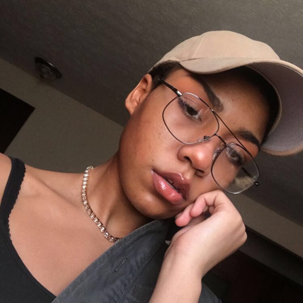 Meet your Posher, Averie